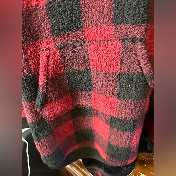 Jacklyn Intimates by Jacklyn Smith Red and black Sherpa exterior sweater. - Picture 3 of 6